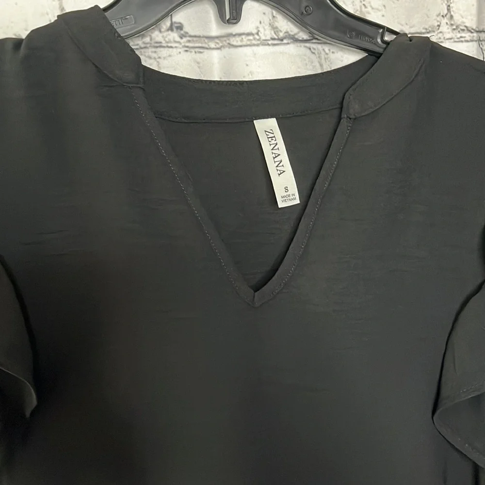 Zenana Black Layered Hem Ruffle Cap Sleeve Blouse - Picture 4 of 5